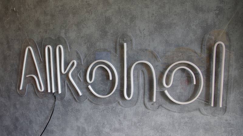 neon Alkohol 95x28 cm