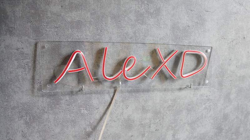 neon AleXD  48x12,5 cm