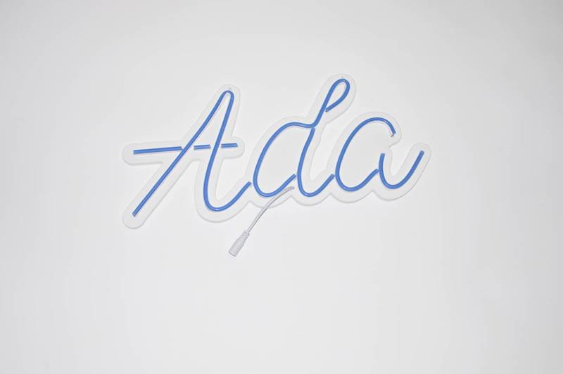 neon Ada  40x19cm
