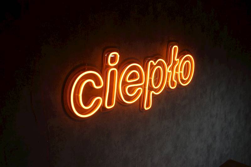 neon ciepło 70x26 cm