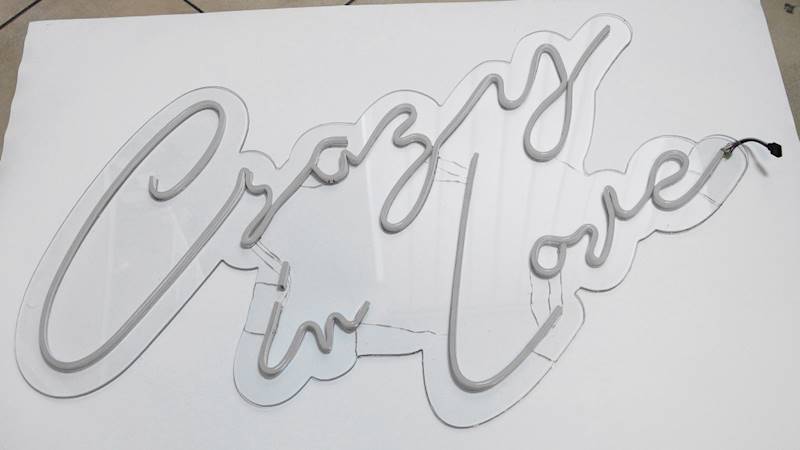 neon Crazy in Love RGB 79x52 cm