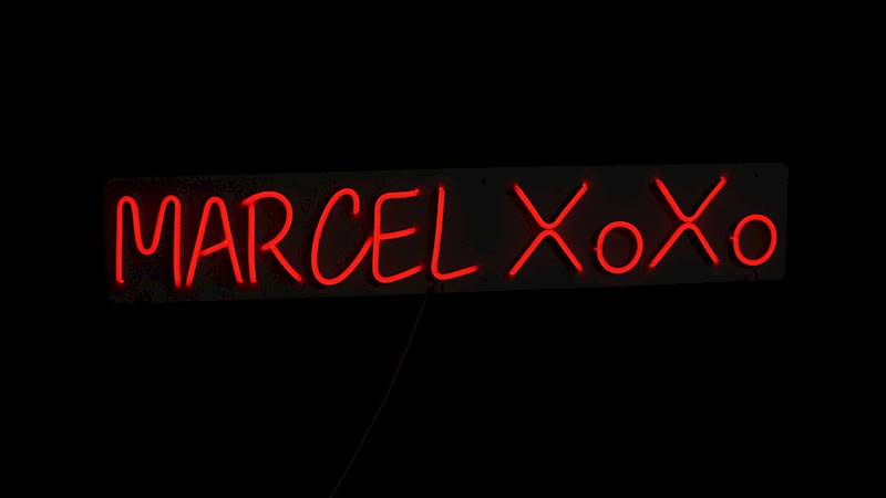 neon Marcel XoXo 76x14 cm