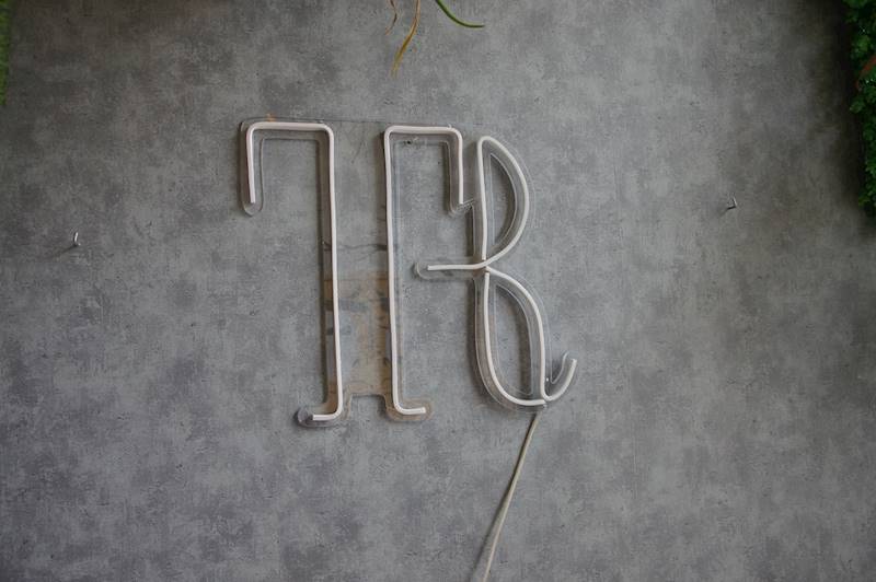neon Inicjały TR 49x43 cm