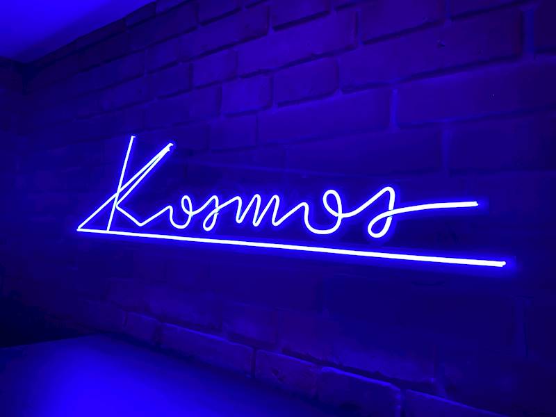 neon Kosmos na podpórkach 110x28cm