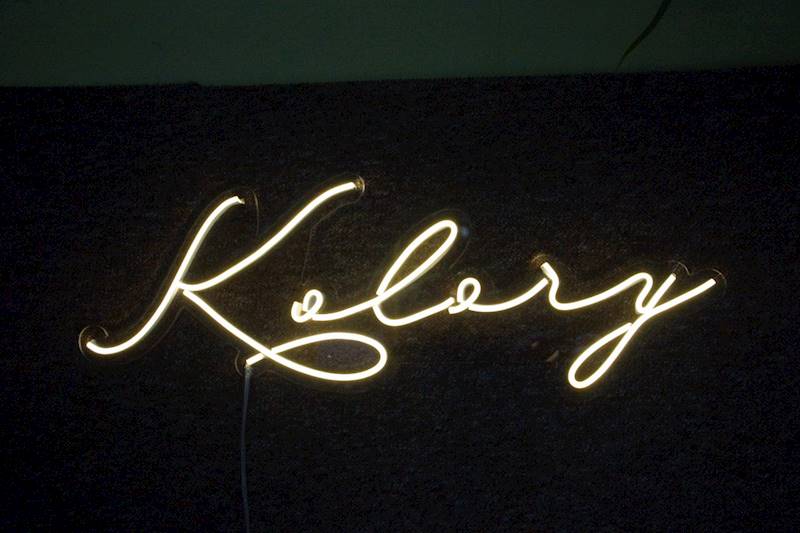 neon Kolory 73x25cm 
