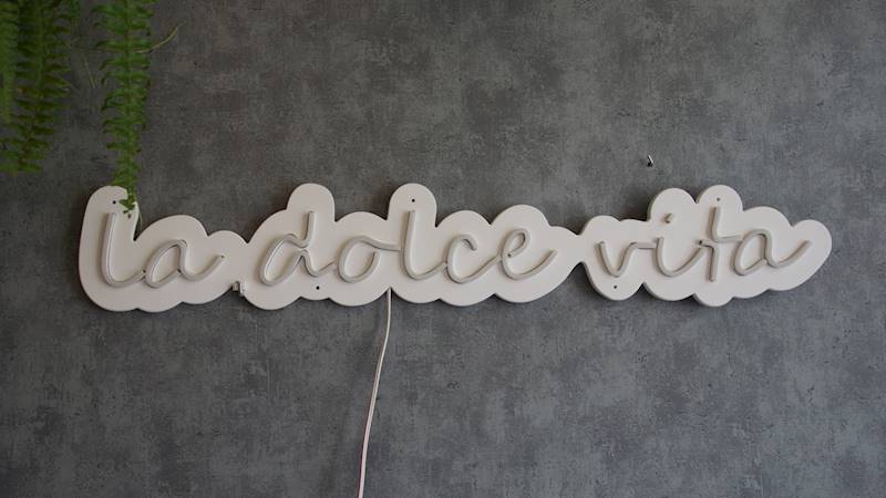 neon la dolce vita 80x16 cm