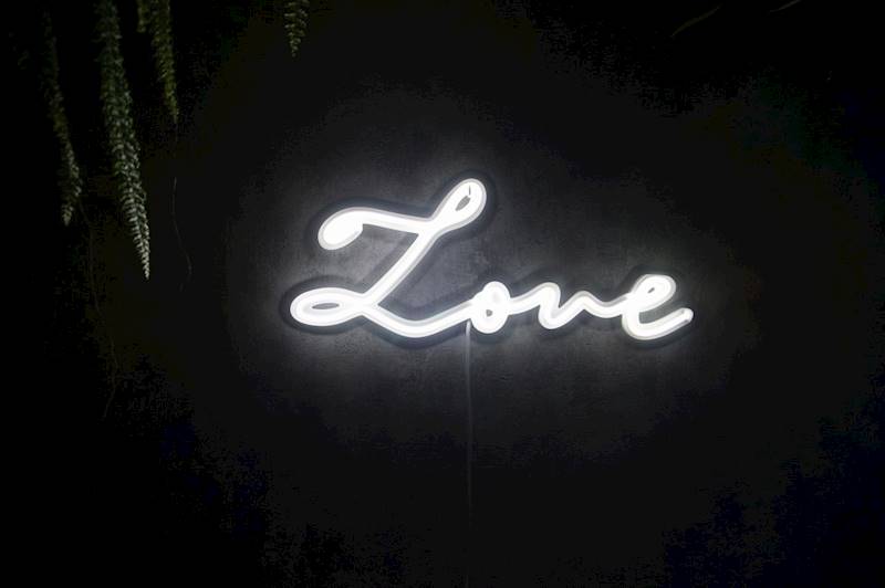 neon Love 50x20 cm