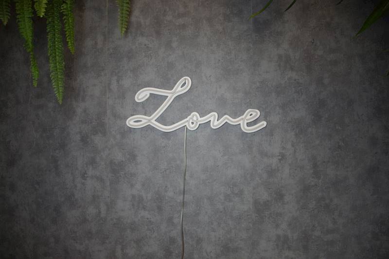 neon Love 50x20 cm
