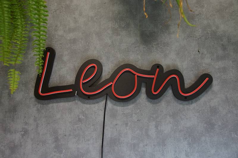neon Leon 70x28 cm