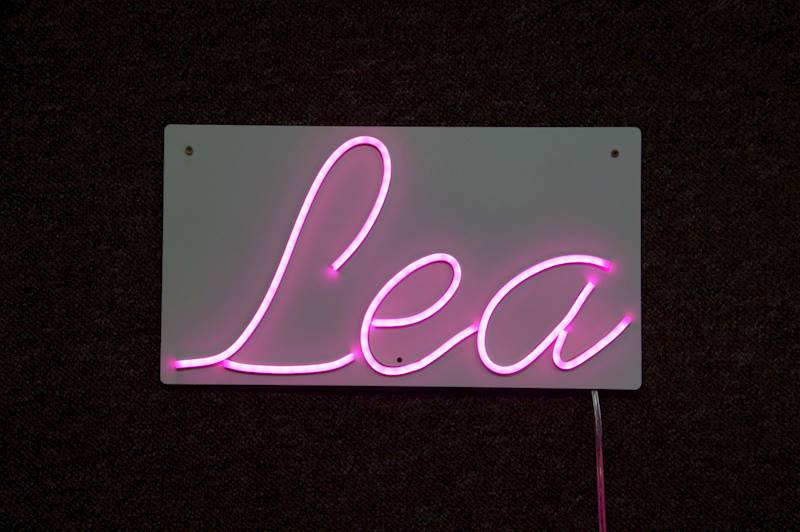 neon Lea 37x20 cm