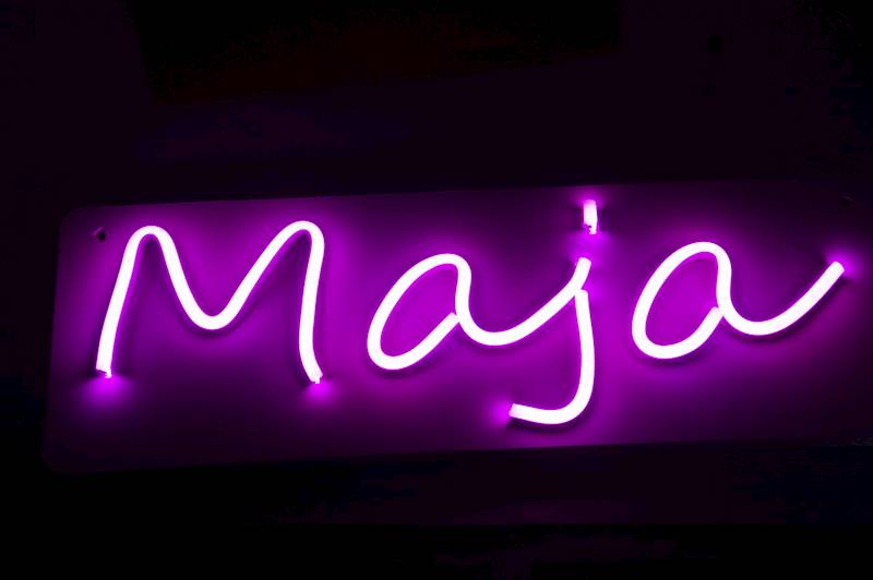 neon Maja 34x12 cm 