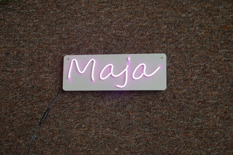 neon Maja 34x12 cm 