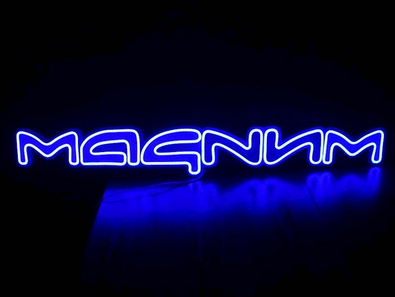 neon Magnum 112x15cm