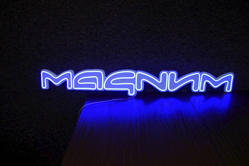 neon Magnum 112x15cm