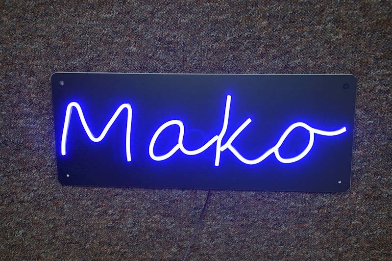 neon Mako 50x20 cm