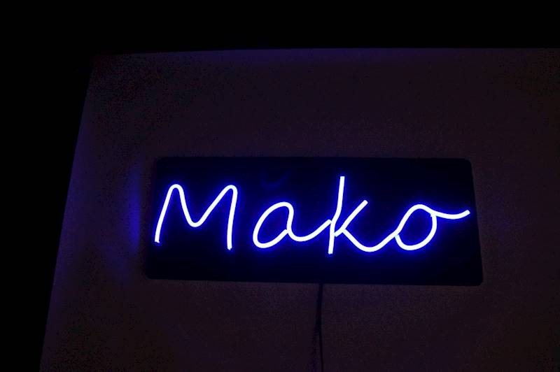 neon Mako 50x20 cm