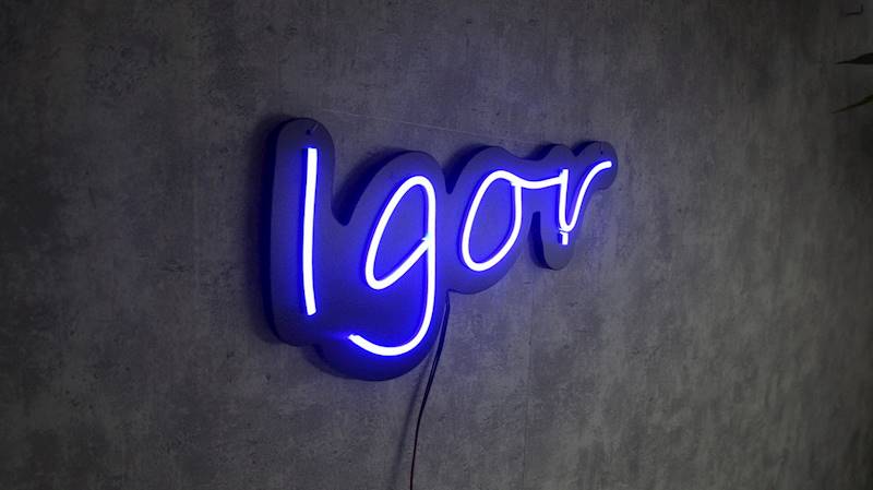 neon Igor 41x22 cm