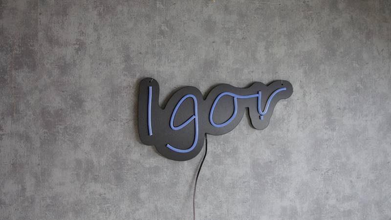 neon Igor 41x22 cm