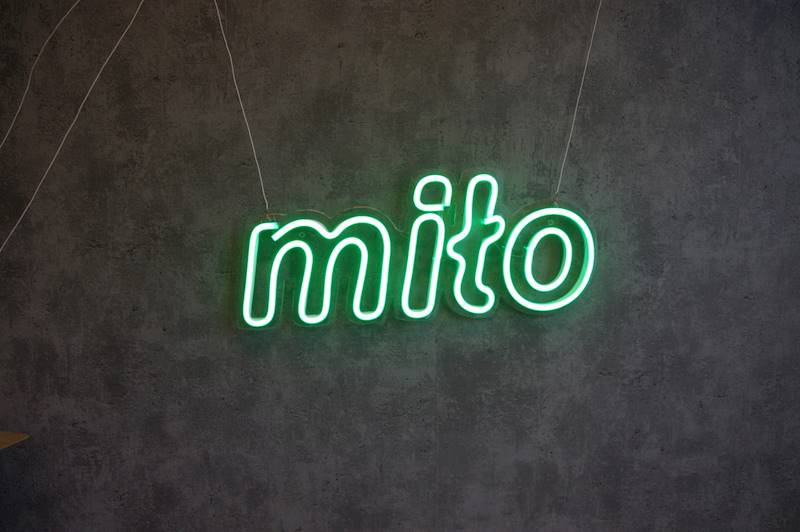 neon miło 37x16 cm
