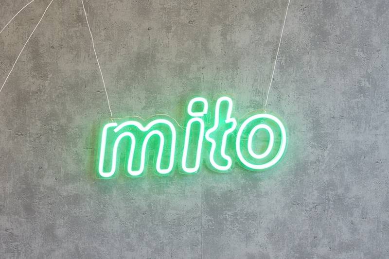 neon miło 37x16 cm