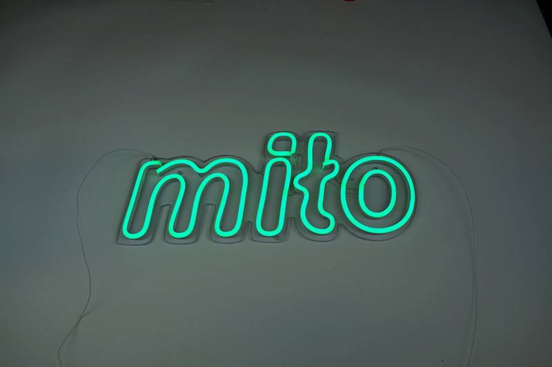 neon miło 37x16 cm