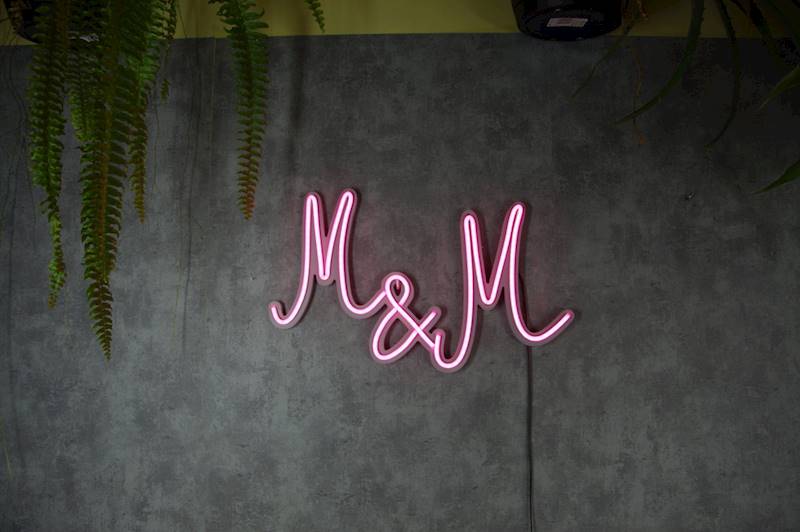 neon M&M 45x33 cm
