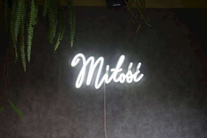 neon Miłość 57x28 cm