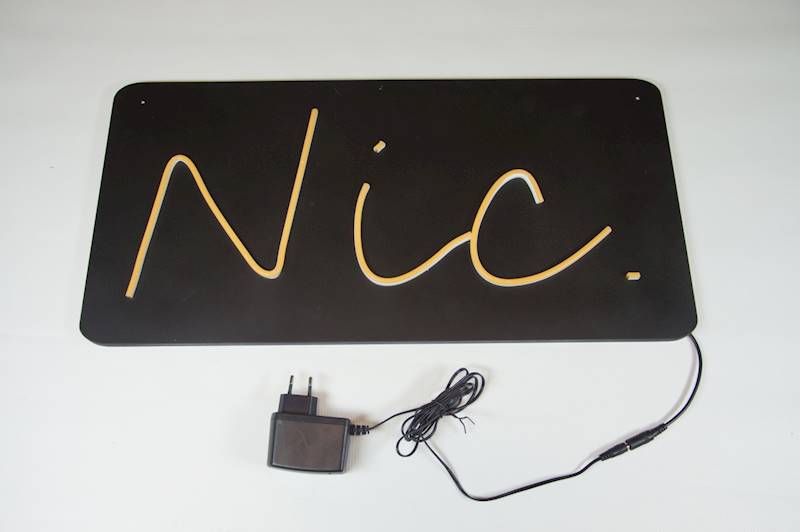 neon Nic. 60x30 cm