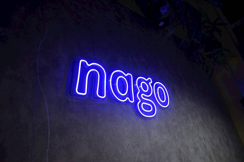 neon nago 70x28 cm