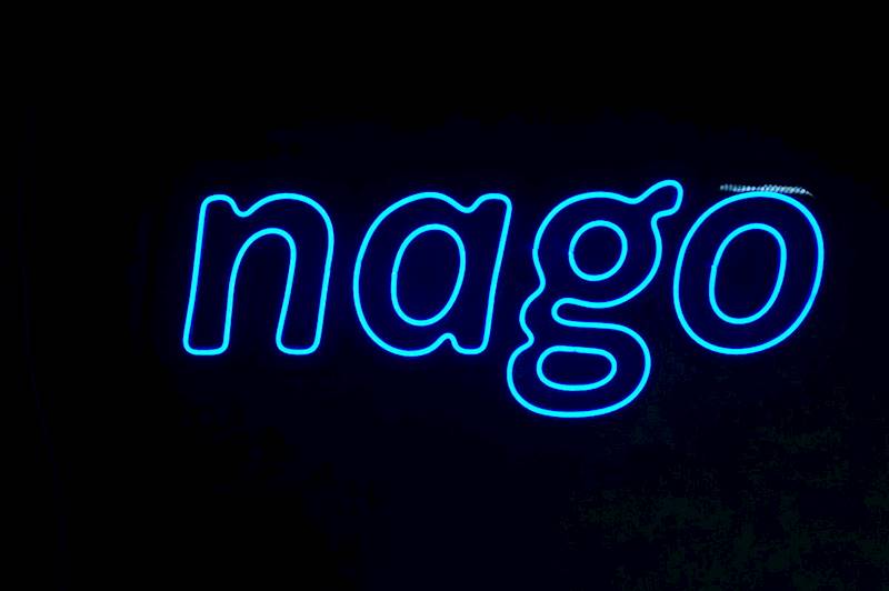 neon nago 70x28 cm