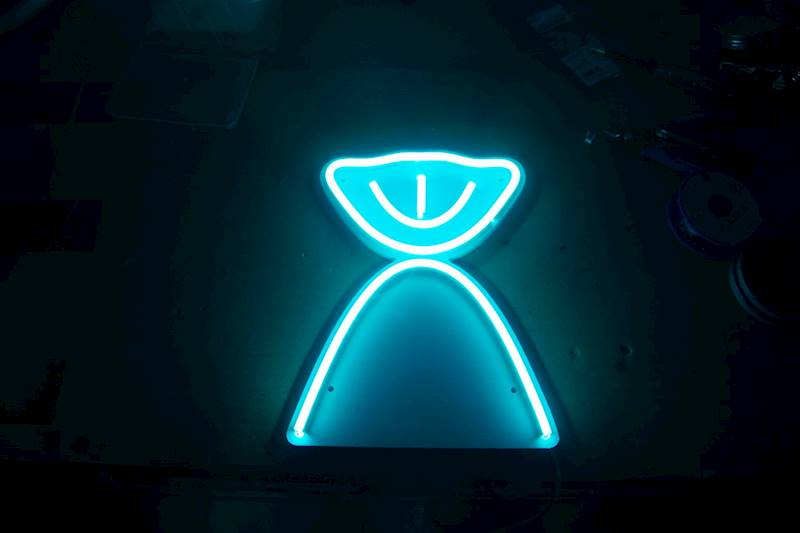 neon Ogon syreny  23x18cm