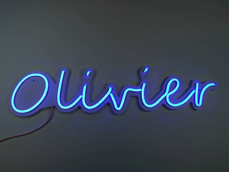 neon Olivier 53x12 cm