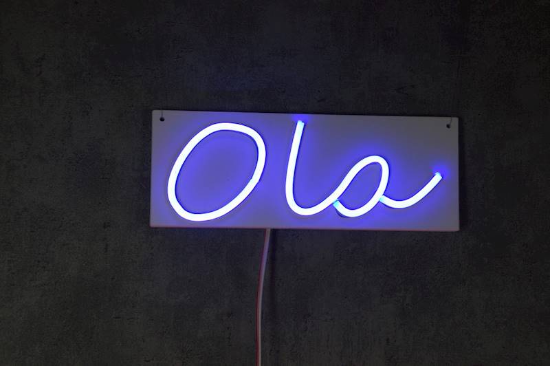 neon Ola 27x10 cm 