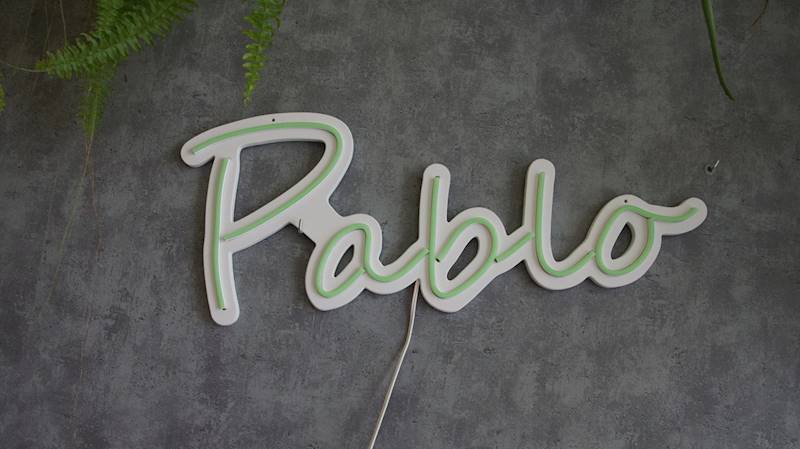 neon Pablo 58x24cm