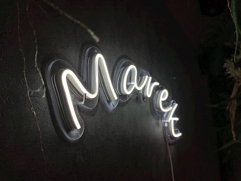 neon Marek po łuku 50x17 cm