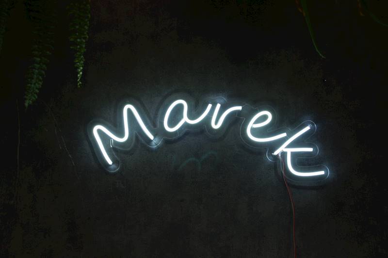 neon Marek po łuku 50x17 cm