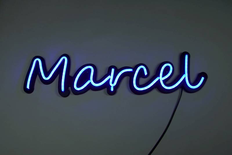 neon Marcel 50x13 cm