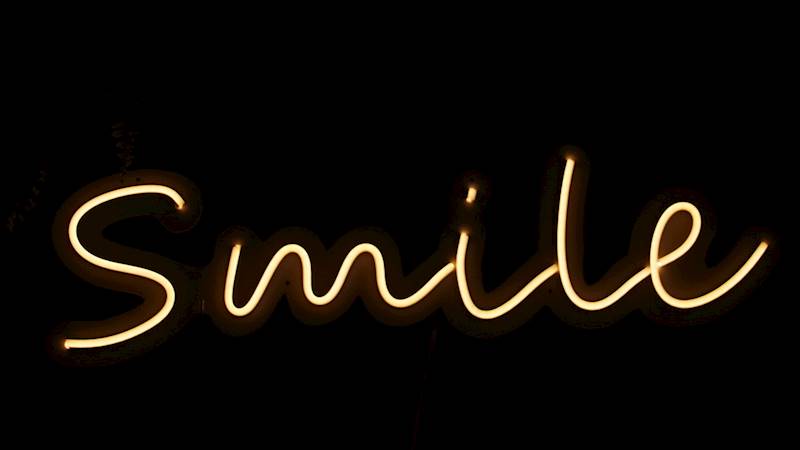 neon Smile 65x18 cm