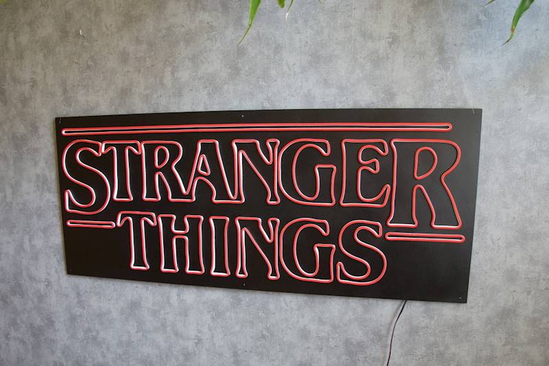 neon Stranger Things 120x50cm