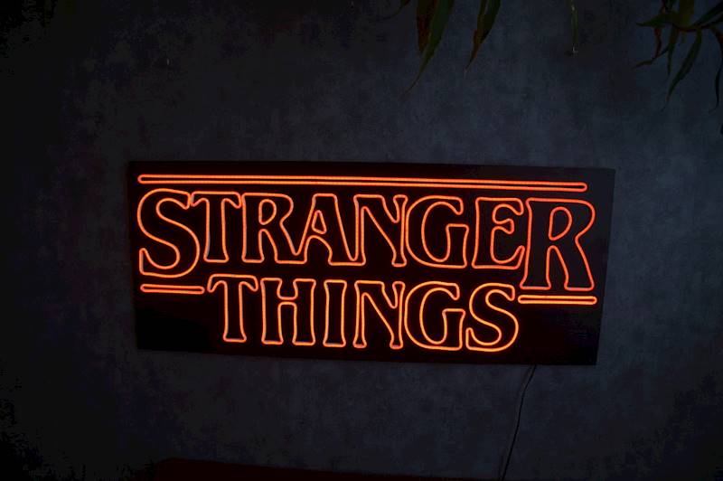 neon Stranger Things 120x50cm