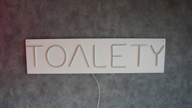 neon TOALETY 80x20cm