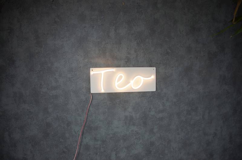 neon Teo 32x12 cm