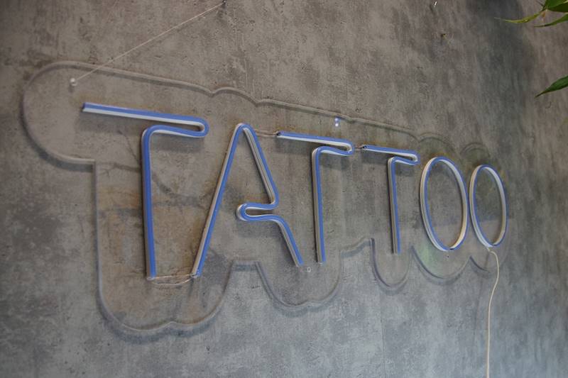 neon Tattoo 80x23 cm