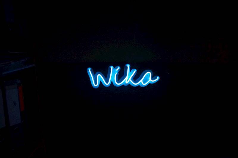 neon Wika 38x12cm