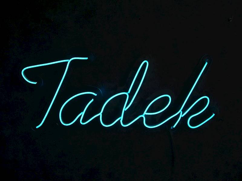 neon Tadek 63x25 cm