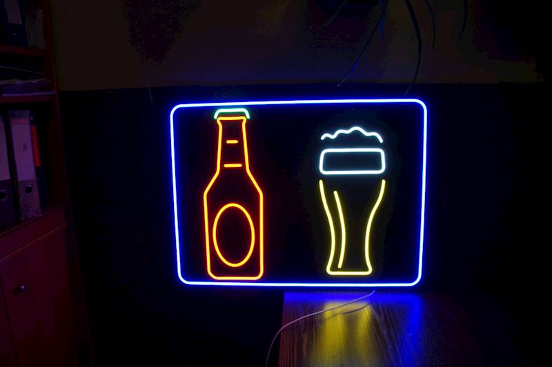 neon zewnętrzny Piwo 80x60cm
