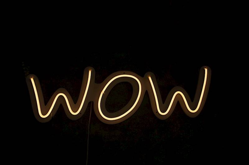 neon WOW 57x18cm