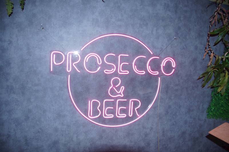 neon Prosecco & Beer 95x71 cm