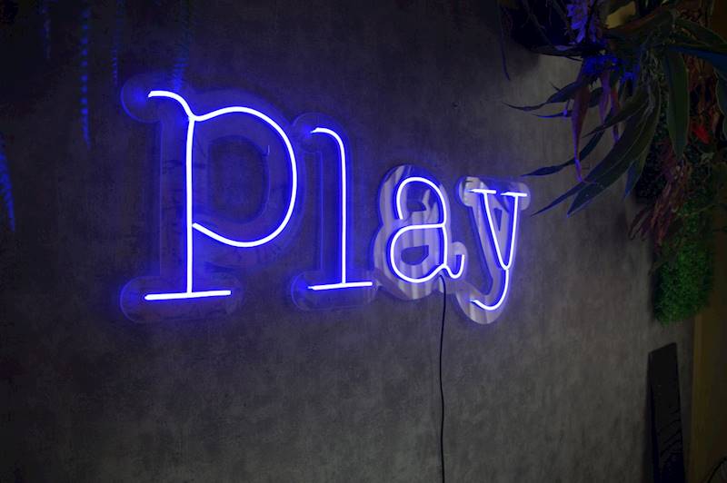 neon play 92x43 cm