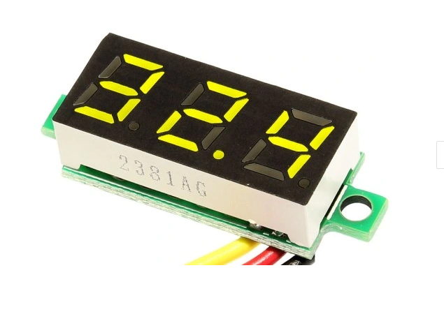 Miernik Woltomierz 0-100V DC żółty